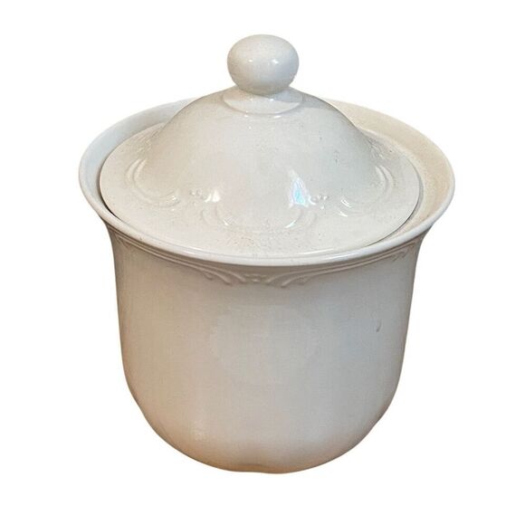 Pfaltzgraff Other - Pfaltzgraff Filigree Canister White 9” high